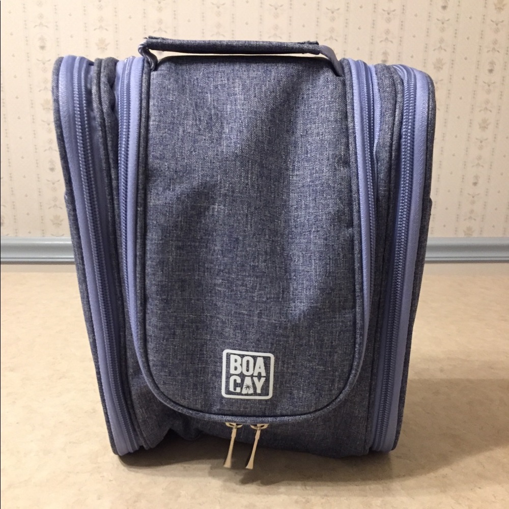 Boa Cay Hanging Toiletry Bag